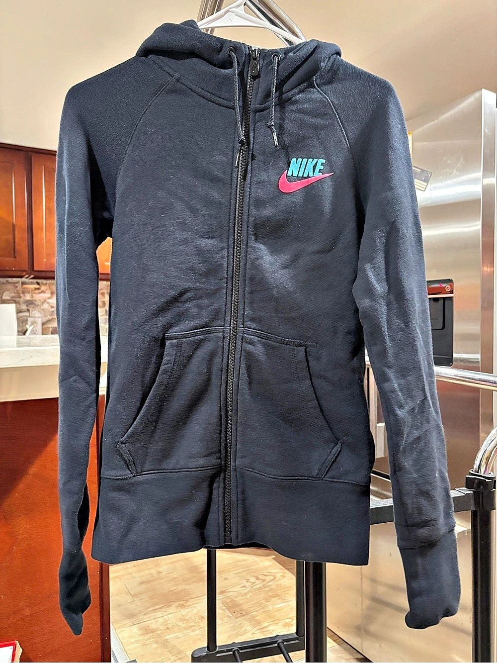 Size S – Pre-owned – Women’s Nike Black Full Zip Hoodie